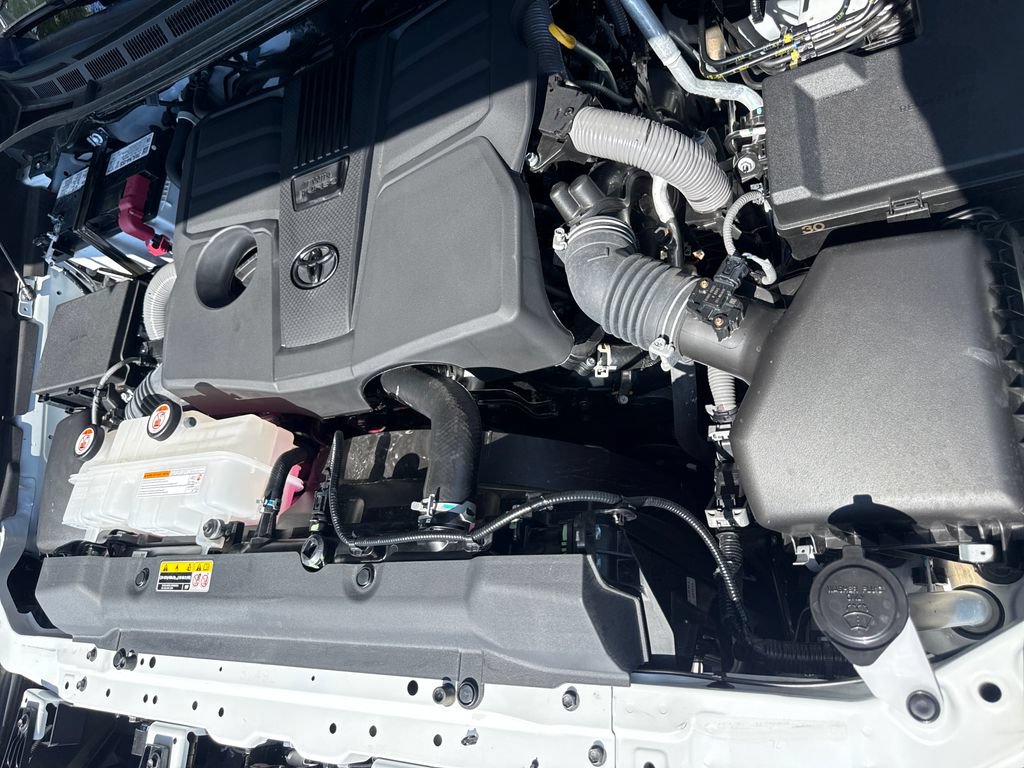 Used 2025 Toyota Tundra Limited AWD/4WD image 36