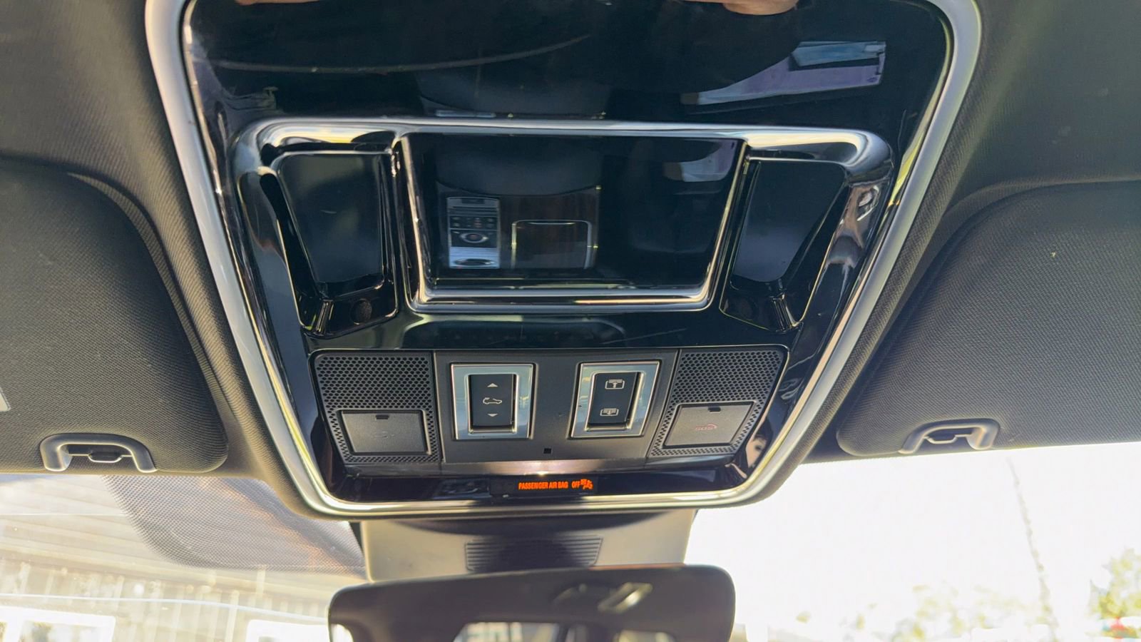 Used 2017 Land Rover Range Rover image 28