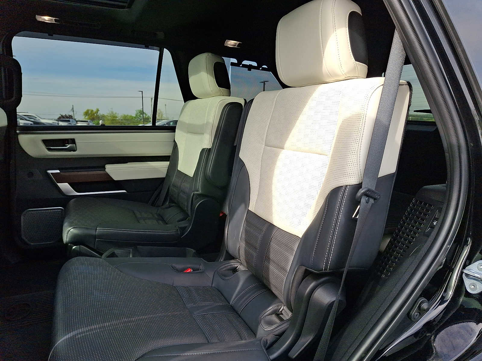 Used 2023 Toyota Sequoia Capstone AWD/4WD image 8