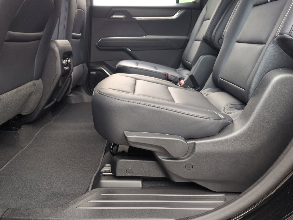New 2026 GMC Acadia Elevation w/ Elevation Premium Package AWD/4WD image 19