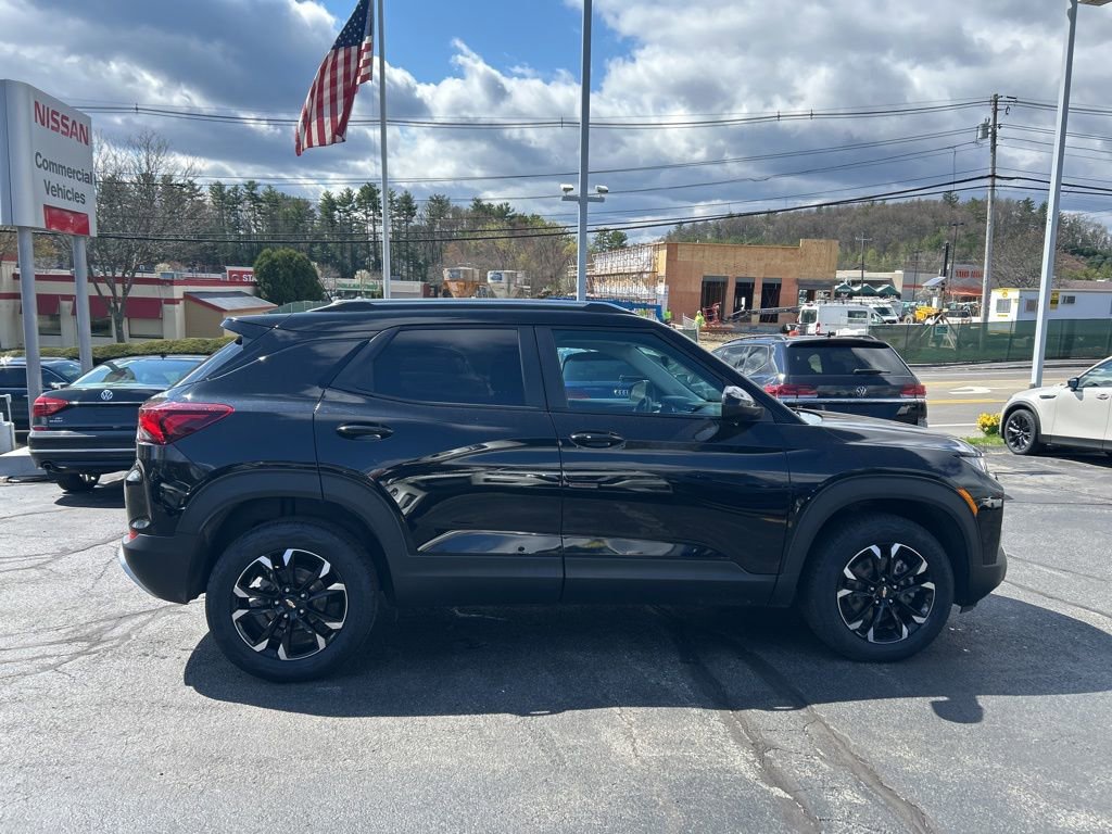 Used 2022 Chevrolet TrailBlazer LT w/ LPO, Blackout Package AWD/4WD image 8