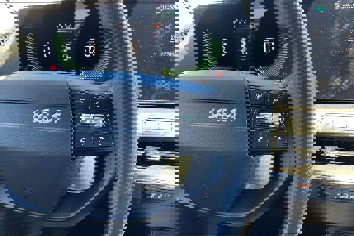 Used 2025 Kia K4 LXS image 13