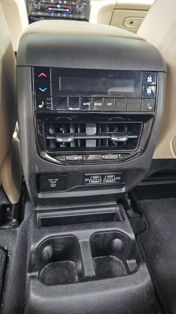 Used 2023 Jeep Grand Cherokee L Limited w/ Luxury Tech Group II image 8