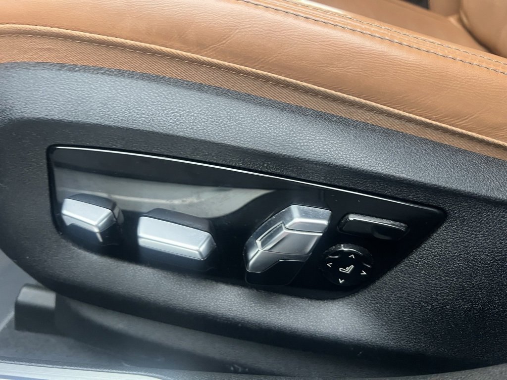 Used 2022 BMW 740i xDrive w/ Luxury Rear Seating Package image 12