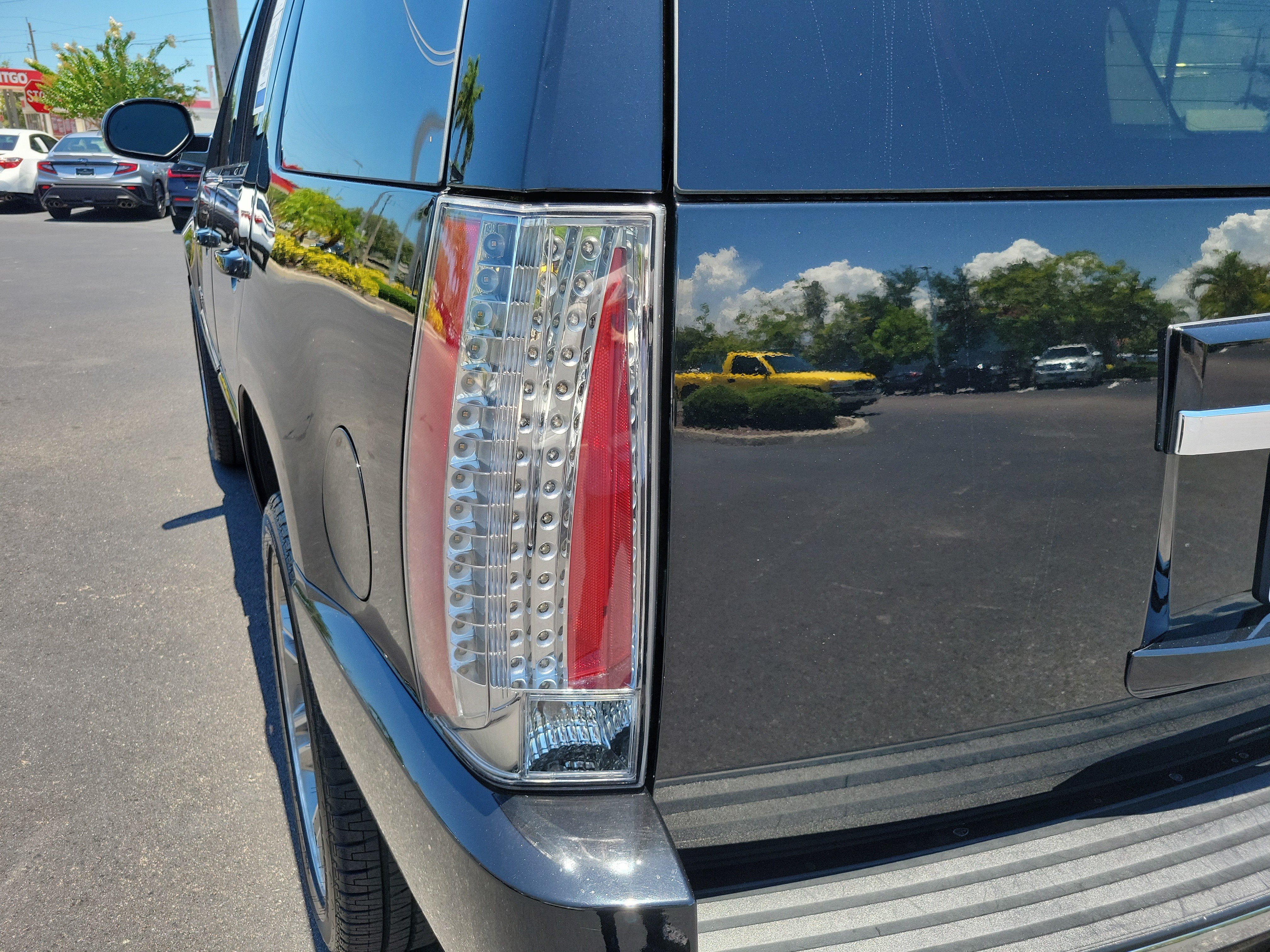 Used 2014 Cadillac Escalade Premium RWD image 10