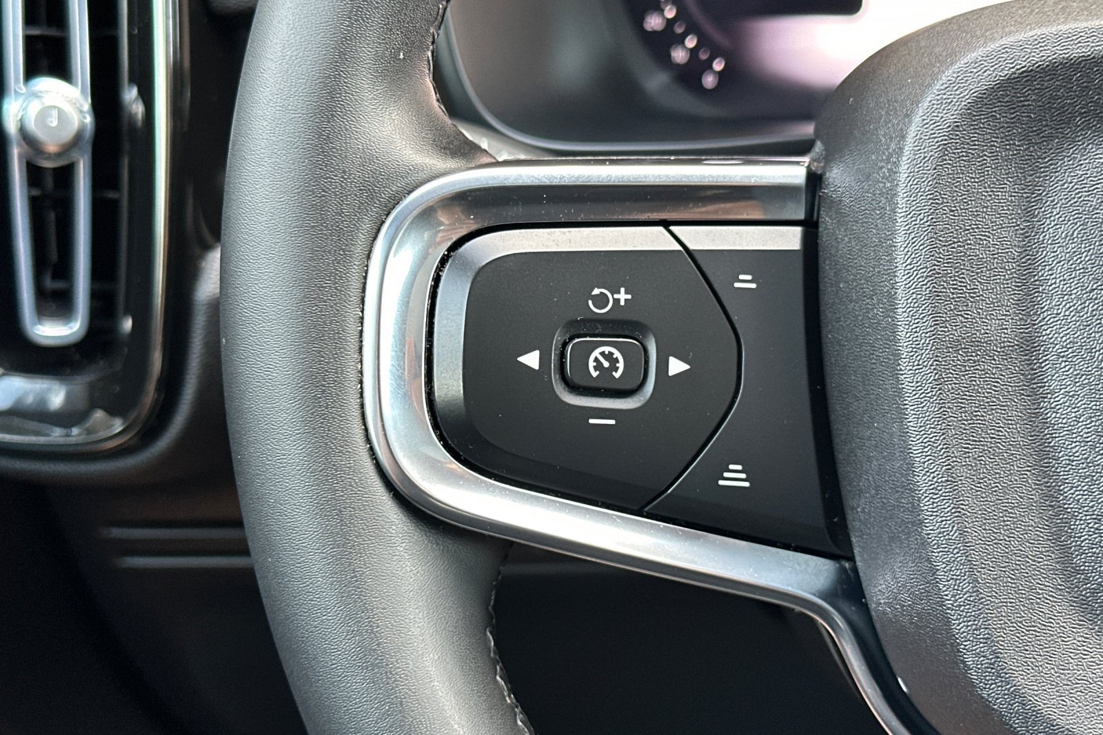 Certified 2023 Volvo C40 P8 Recharge Plus AWD/4WD image 27