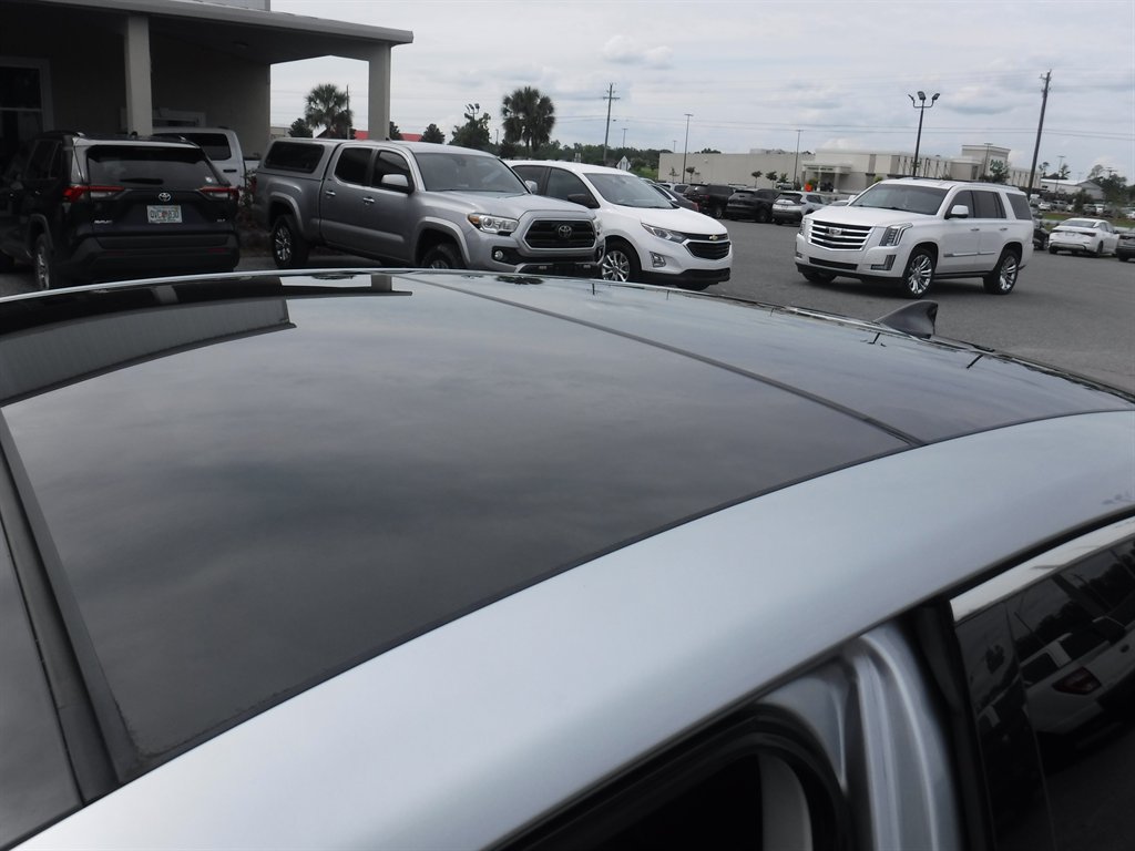 Used 2022 Lexus ES 350 w/ Premium Package FWD image 10