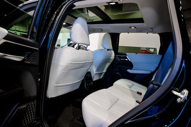 Used 2025 Mitsubishi Outlander AWD image 19