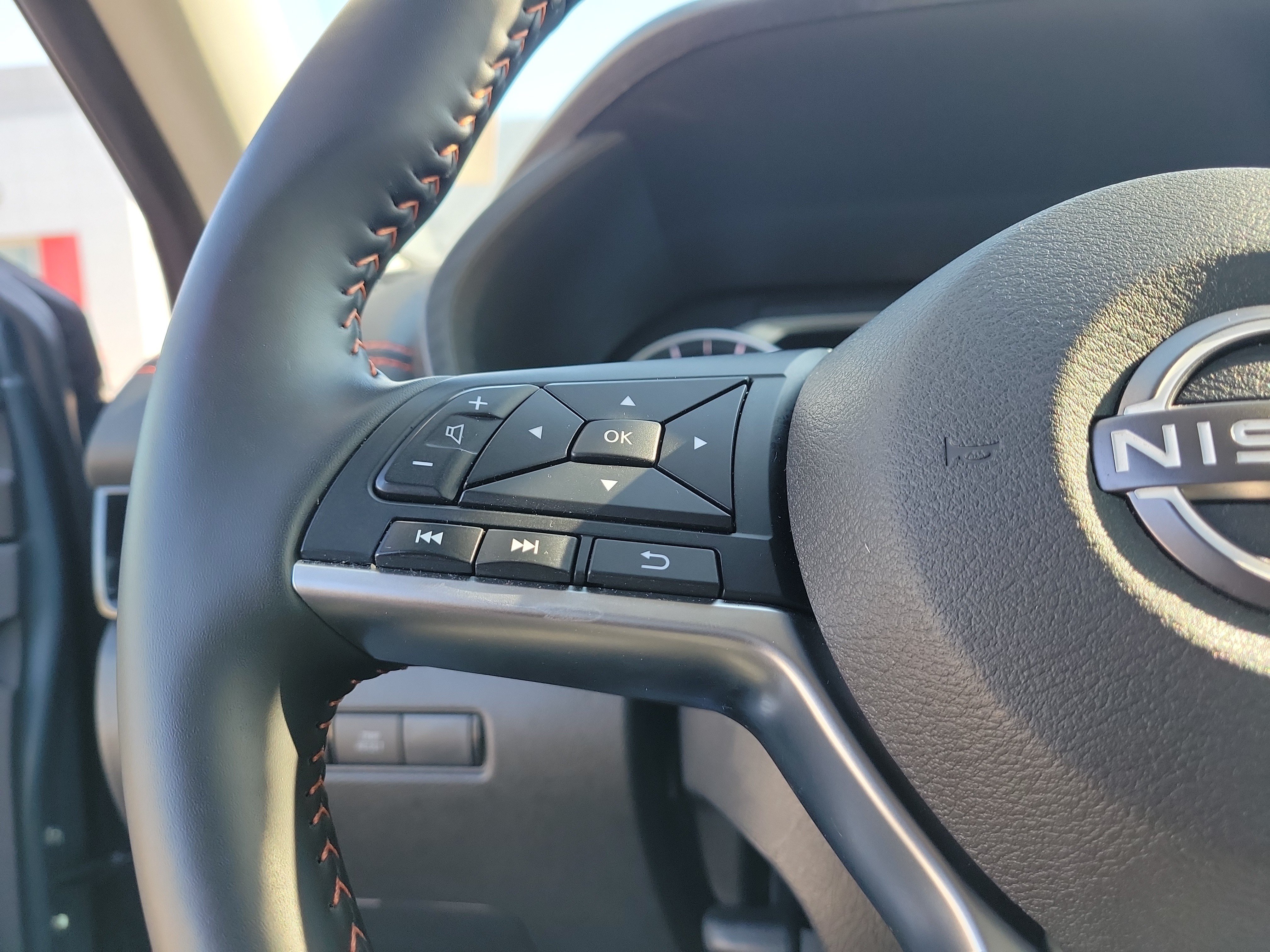 Certified 2025 Nissan Sentra SR FWD image 23
