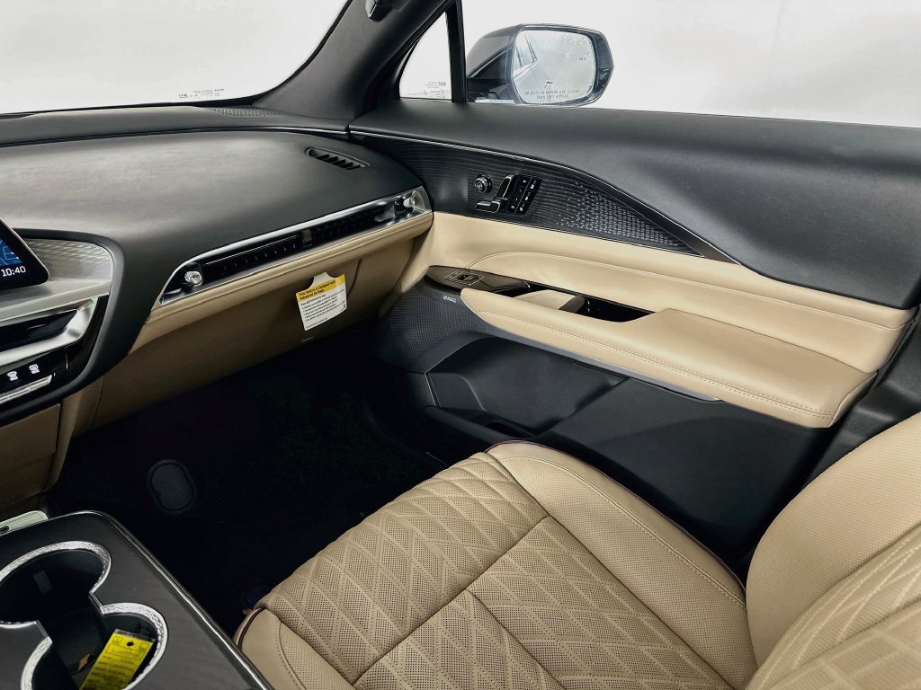 New 2026 Cadillac Lyriq Signature Luxury w/ Nappa Leather Package AWD/4WD image 30