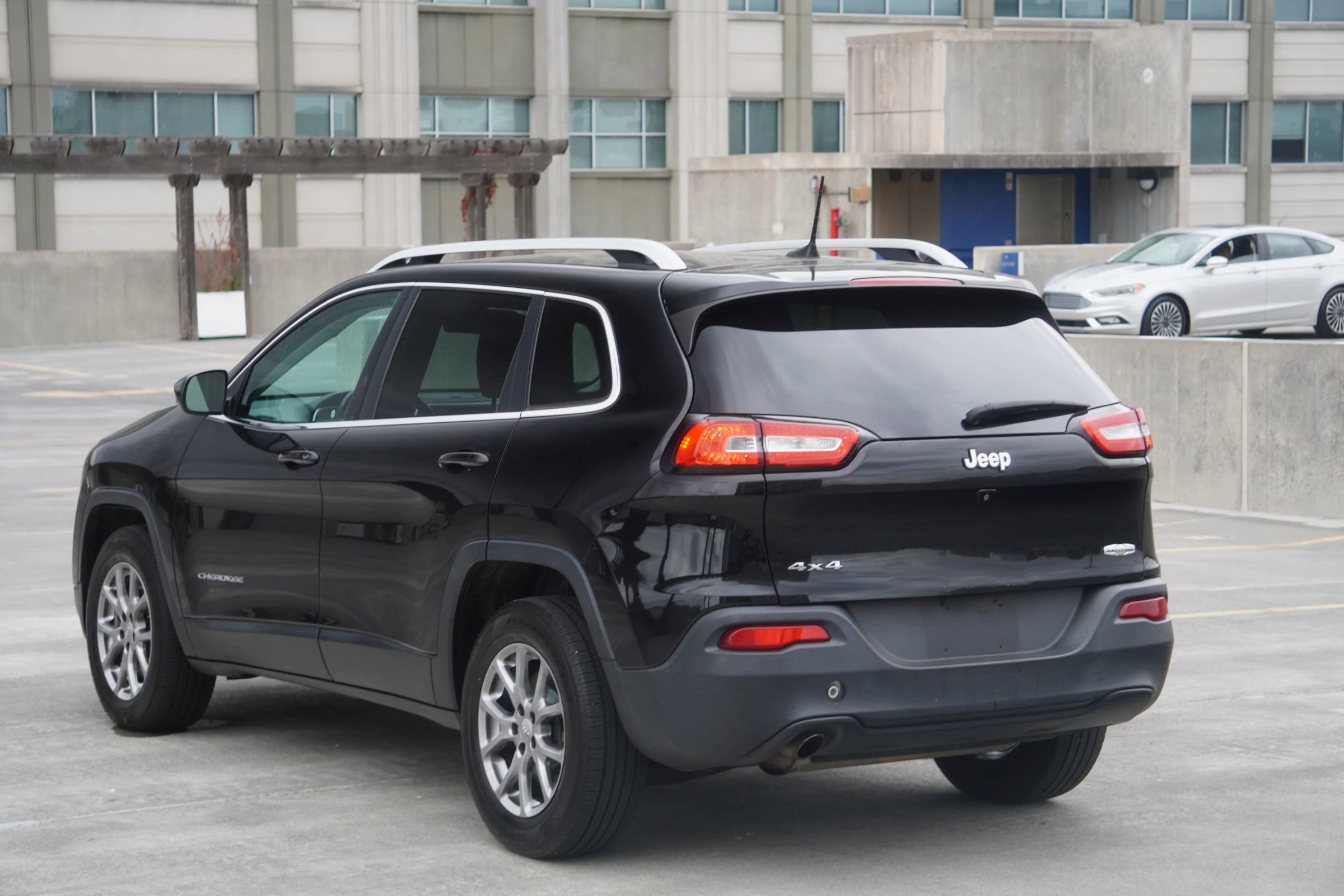 Used 2018 Jeep Cherokee Latitude Plus w/ Cold Weather Group image 19