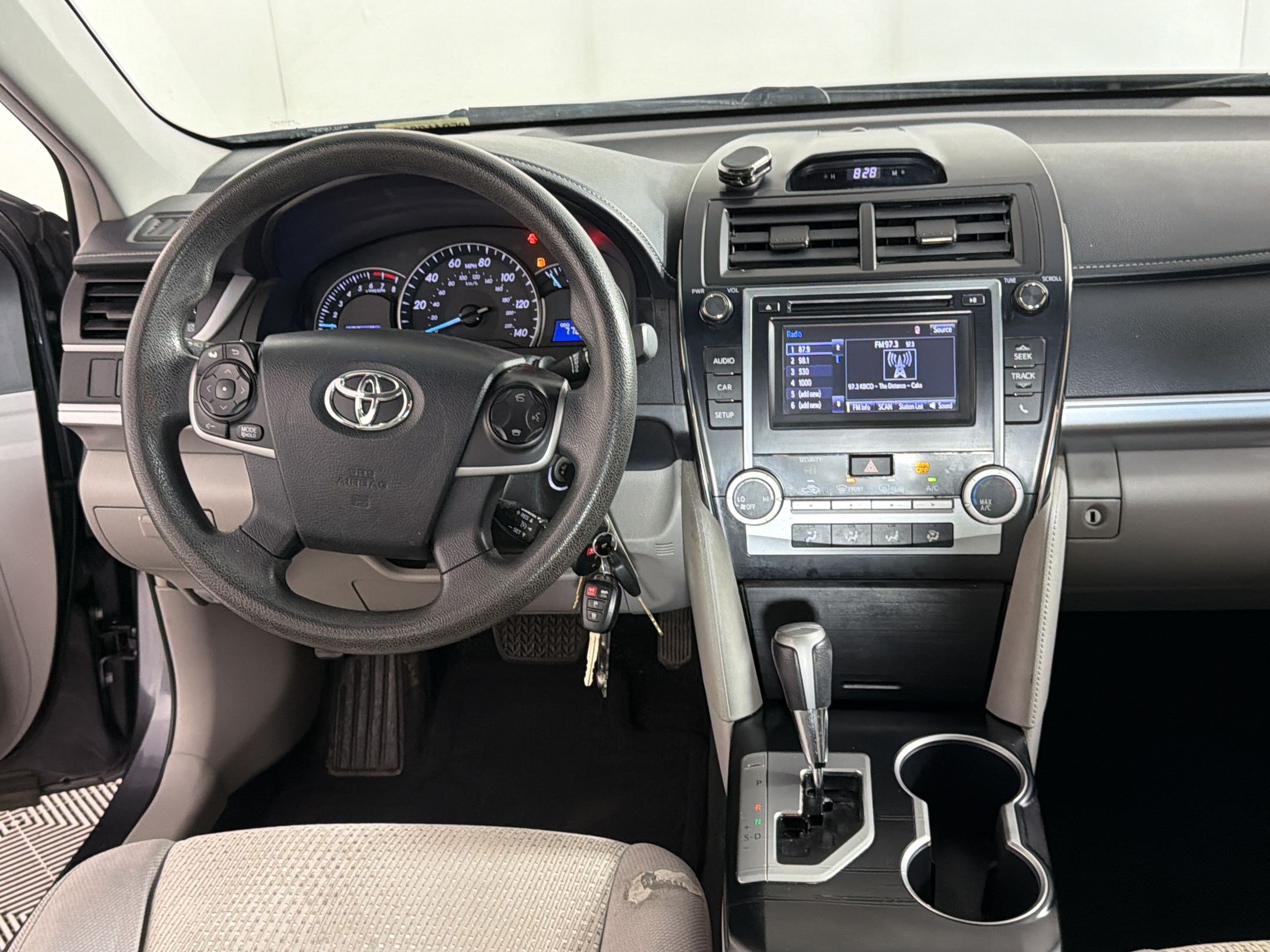 Used 2014 Toyota Camry LE FWD image 25