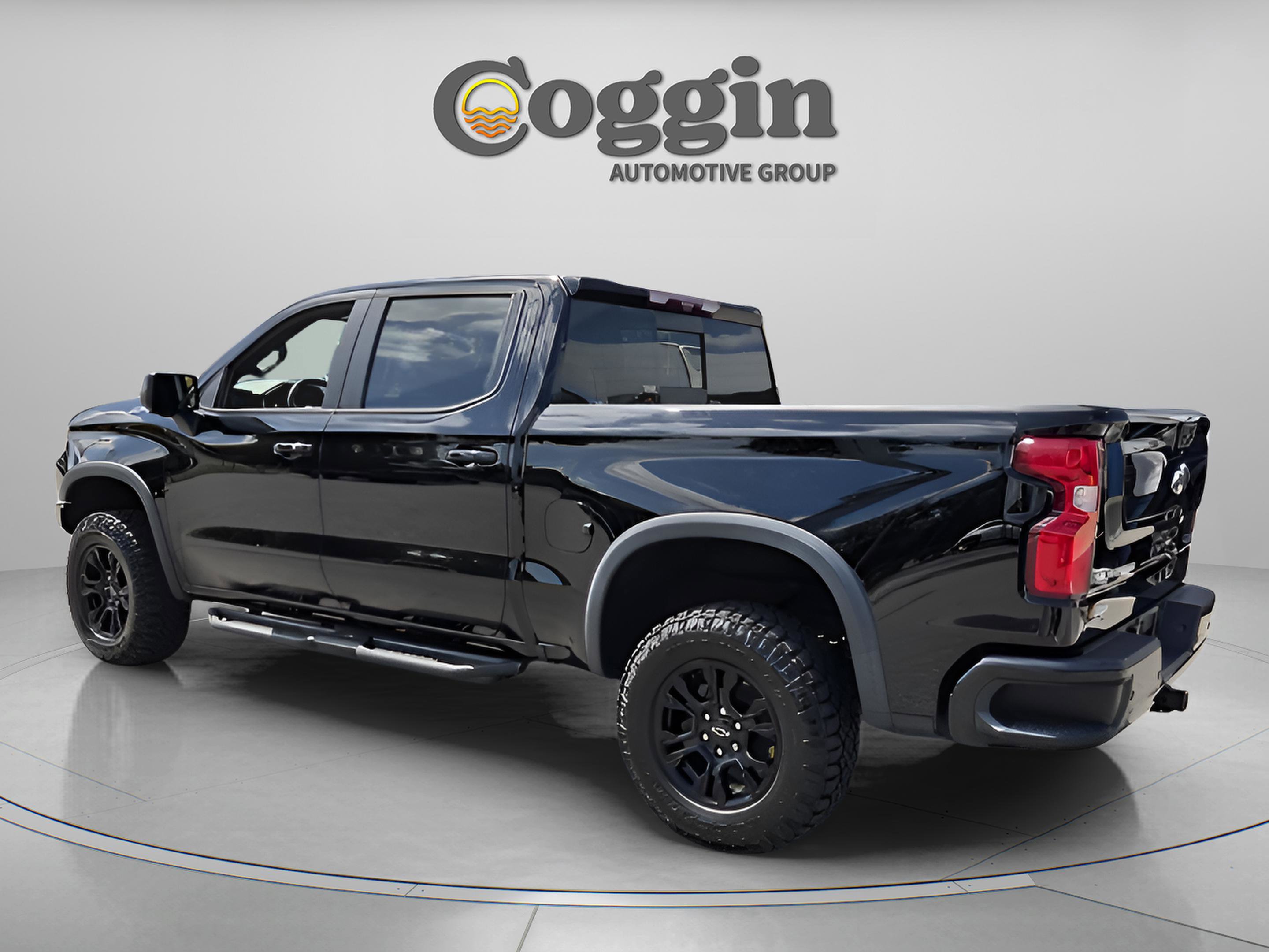 Used 2022 Chevrolet Silverado 1500 ZR2 w/ Technology Package AWD/4WD image 3