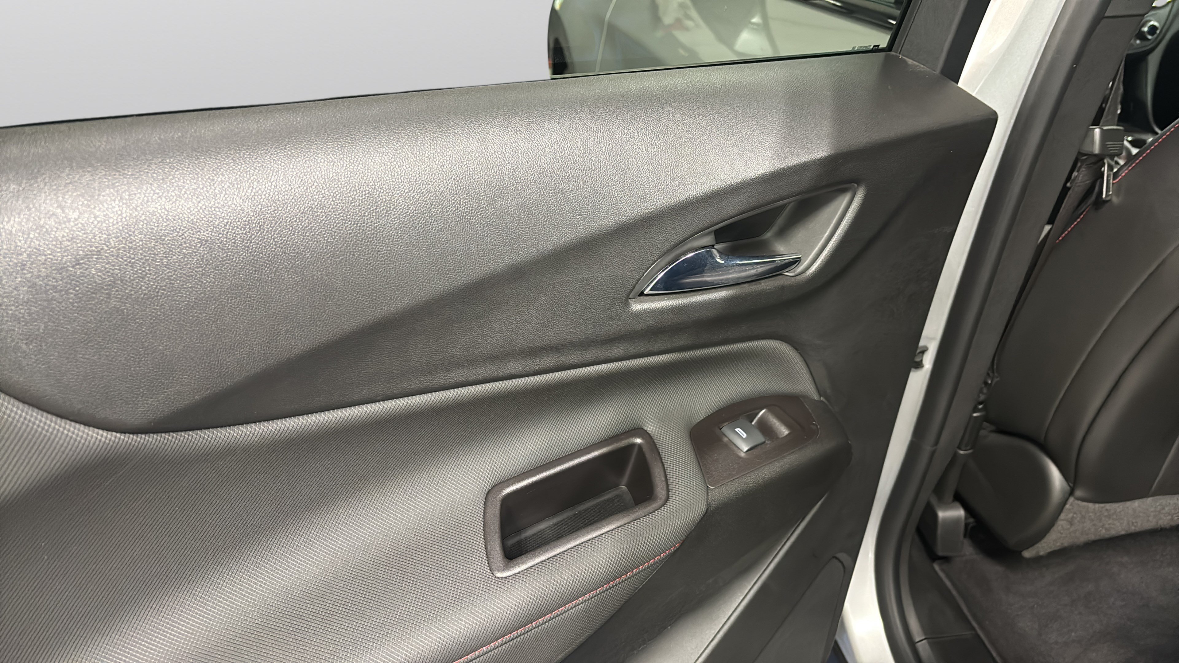 Used 2022 Chevrolet Equinox RS w/ Infotainment Package FWD image 14