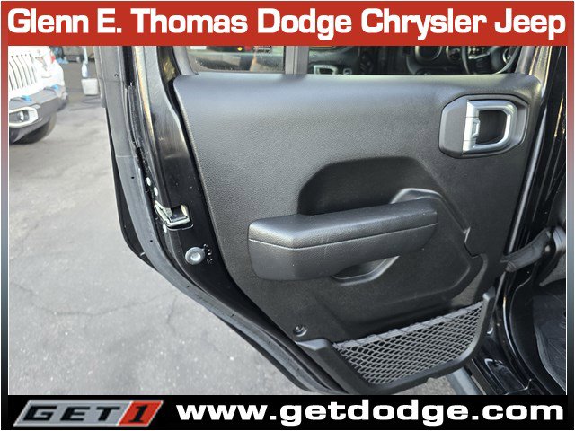 Certified 2022 Jeep Gladiator Willys image 27