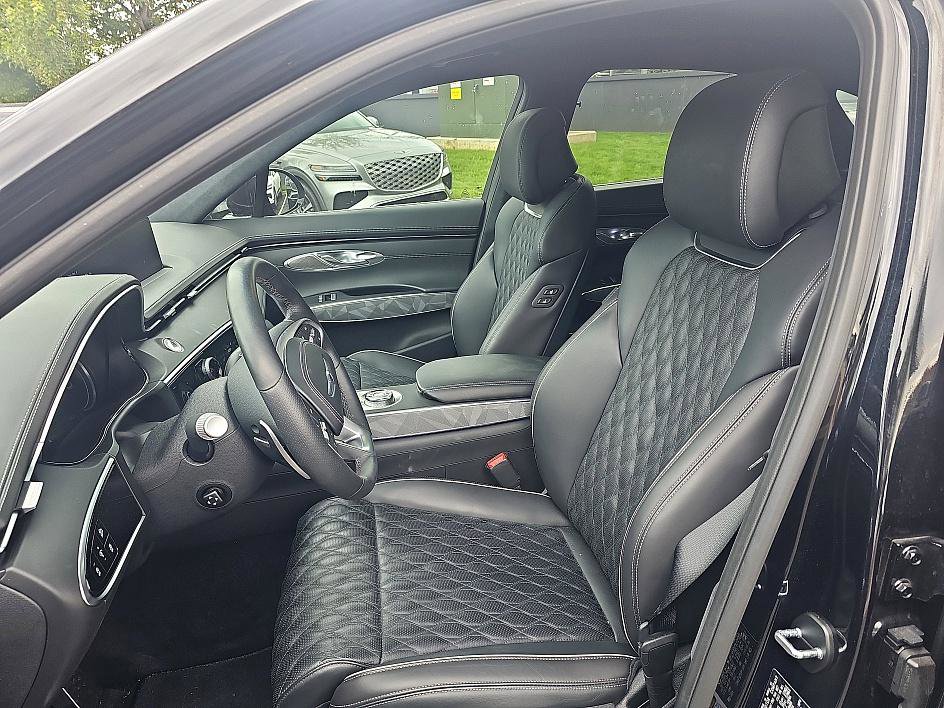 Used 2025 Genesis GV70 3.5T Sport w/ Sport Advanced Package image 13