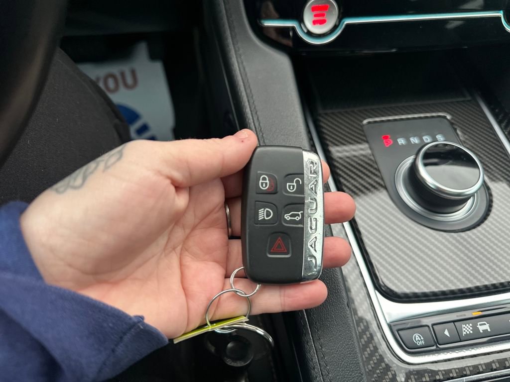 Used 2020 Jaguar F-PACE Prestige image 28