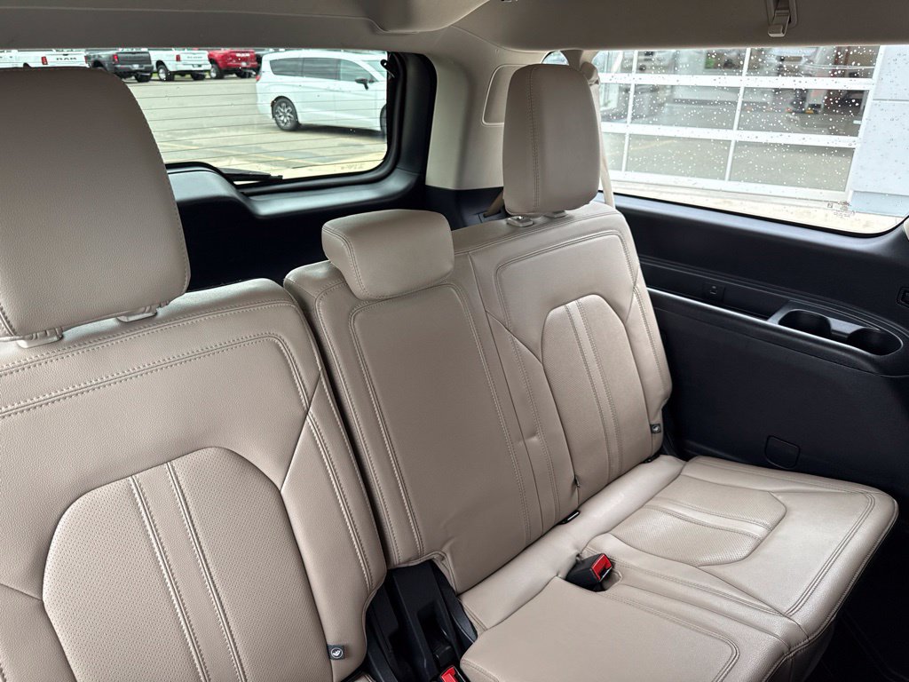 Used 2024 Ford Expedition Max Limited AWD/4WD image 46