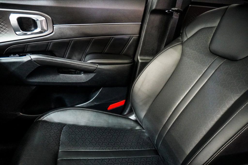 Used 2023 Kia Sorento SX image 31