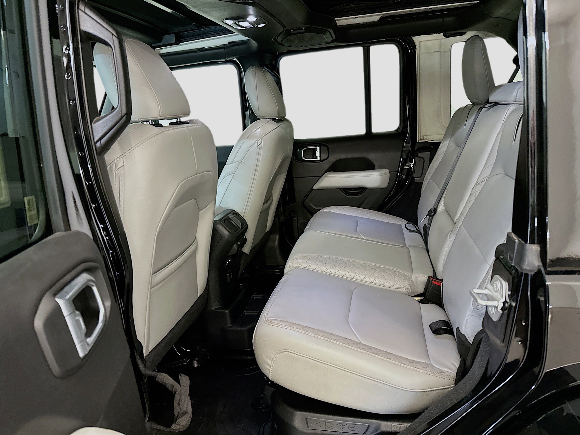 Used 2023 Jeep Wrangler Unlimited Sahara image 29