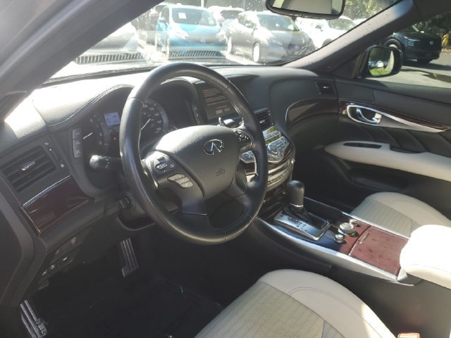 Used 2019 INFINITI Q70 Luxe w/ Sport Package RWD image 13