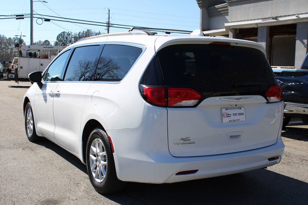 Used 2020 Chrysler Voyager Lxi image 6