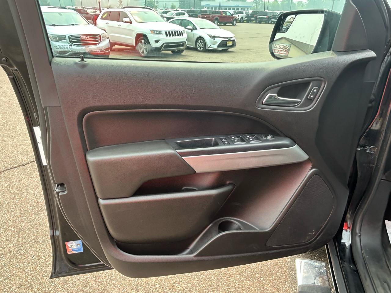 Used 2017 Chevrolet Colorado LT AWD/4WD image 14