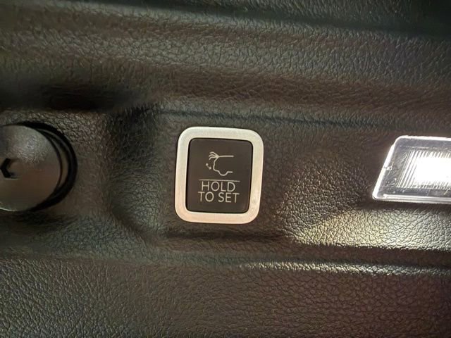 Used 2023 Jeep Grand Cherokee L Limited w/ Black Appearance Package image 27