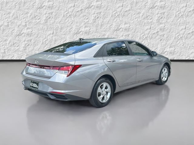 Used 2021 Hyundai Elantra SE FWD image 3