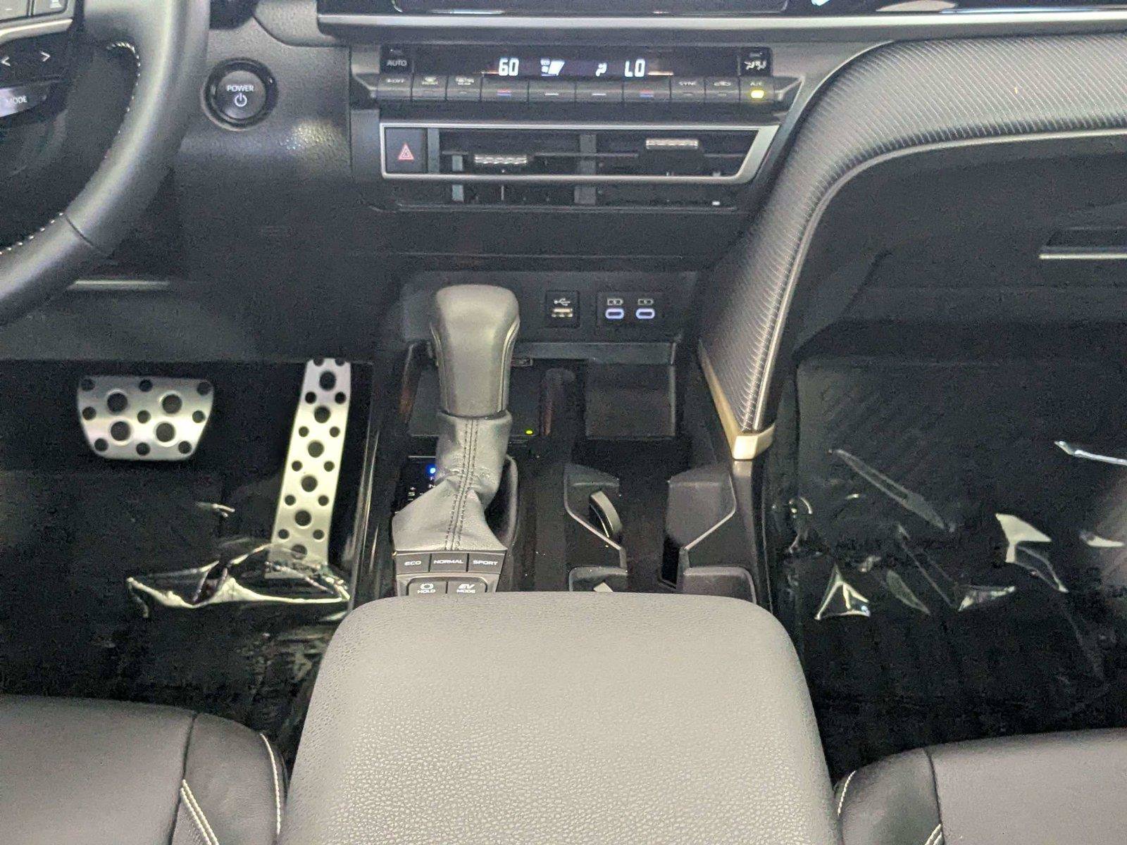 Certified 2026 Toyota Camry Hybrid FWD image 40