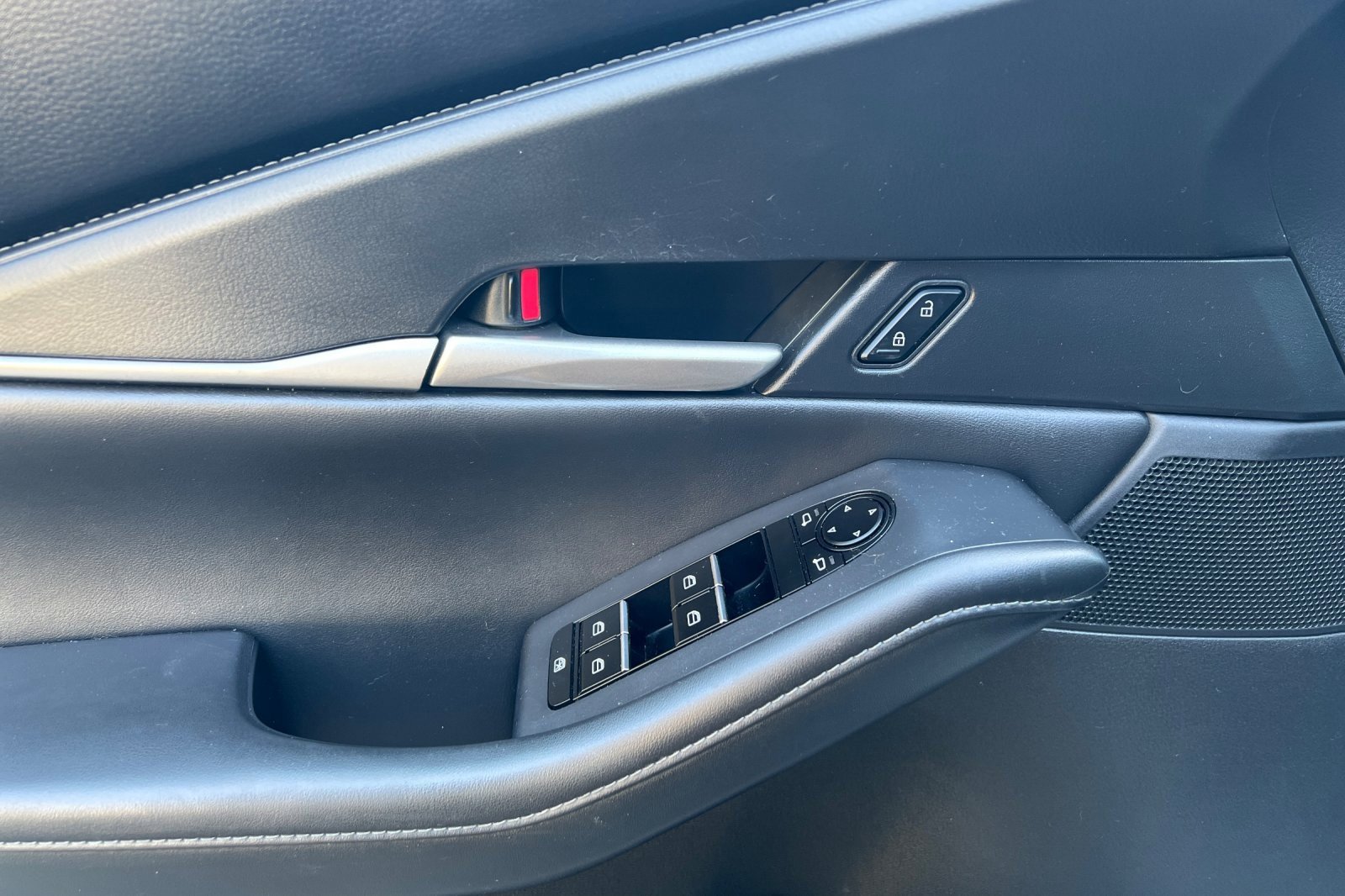 Used 2023 MAZDA CX-30 AWD 2.5 S w/ Select Package image 12