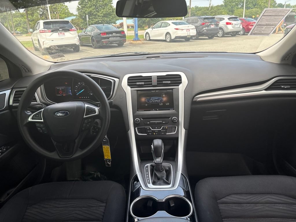 Used 2016 Ford Fusion SE FWD image 9