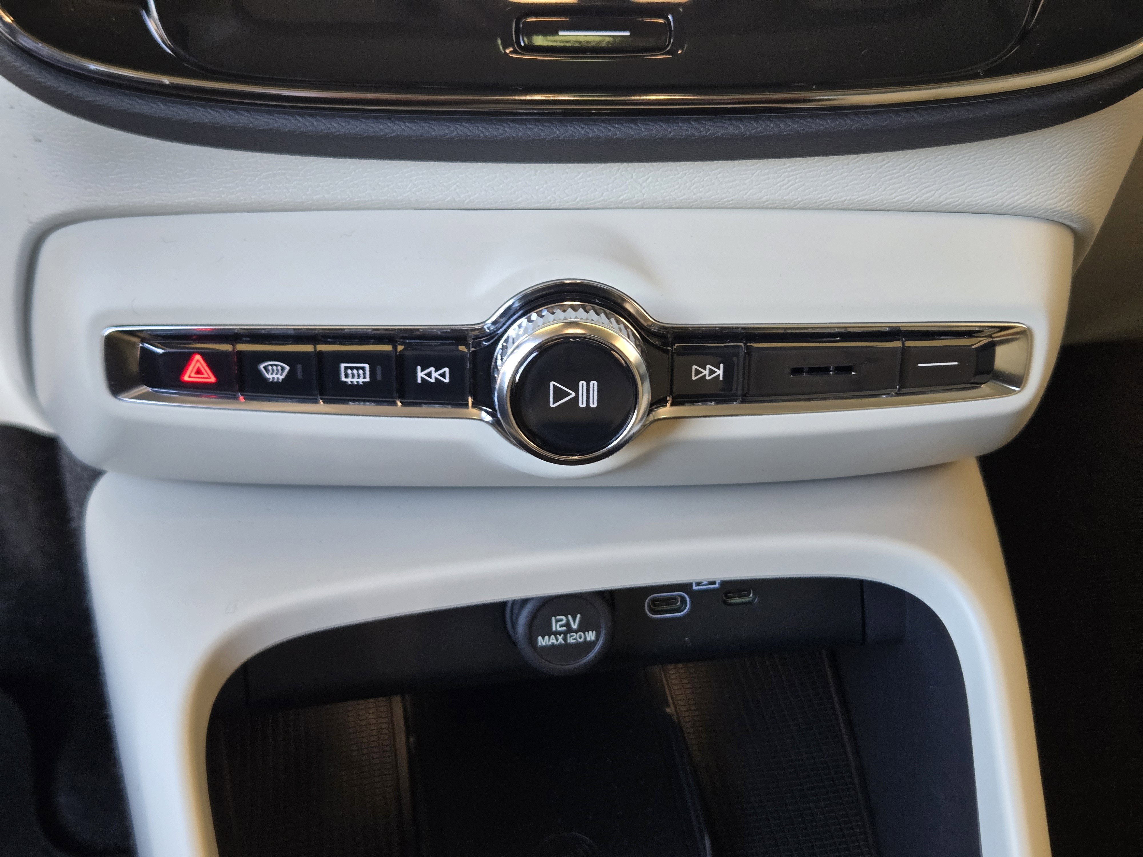 New 2026 Volvo XC40 B5 Ultra w/ Protection Package Premier image 21