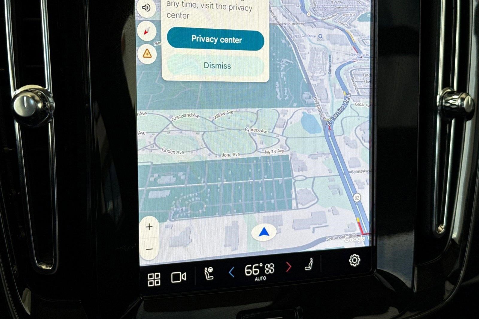 Used 2025 Volvo XC40 B5 Ultra w/ Climate Package image 24