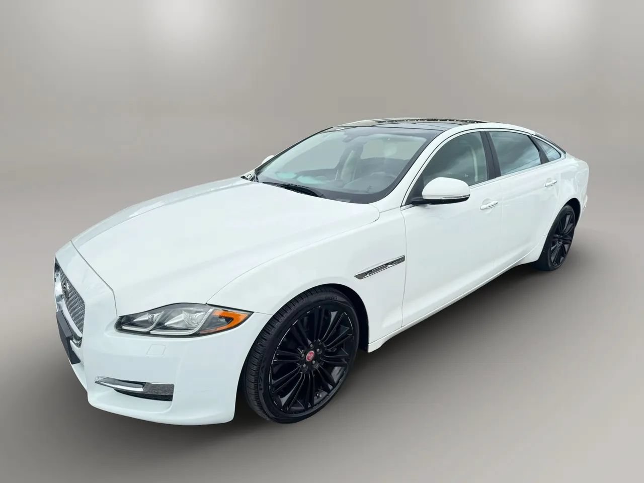 Used 2016 Jaguar XJ L Supercharged RWD image 7