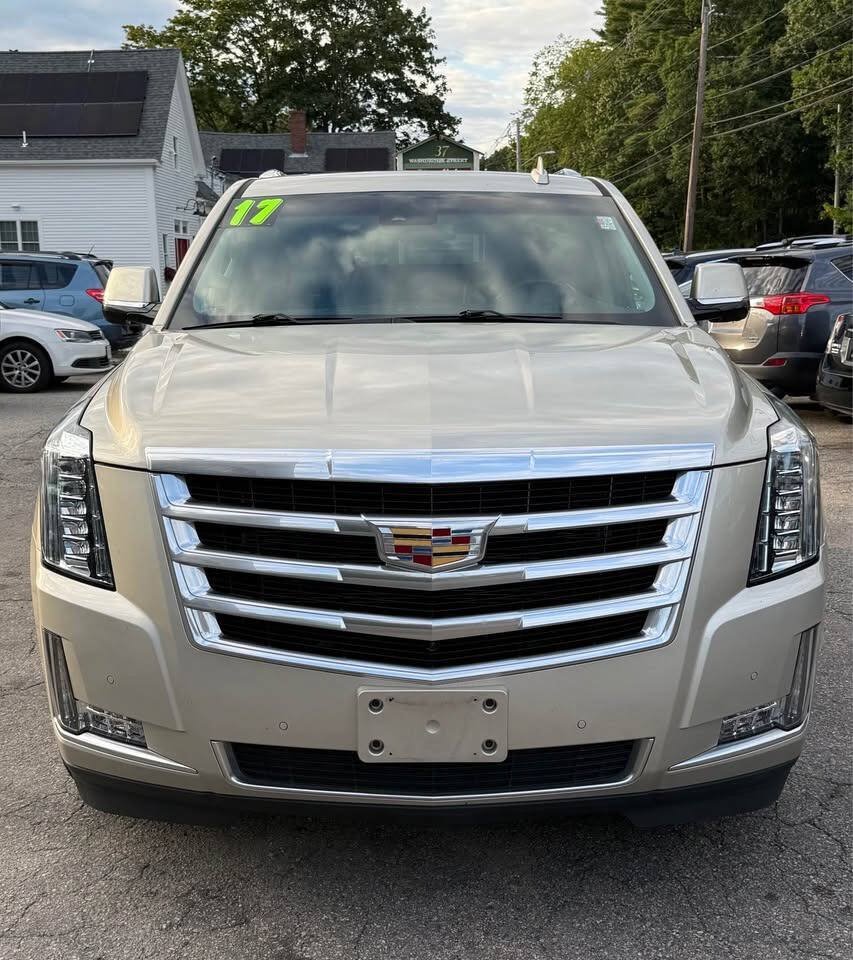 Used 2017 Cadillac Escalade ESV Luxury AWD/4WD image 7