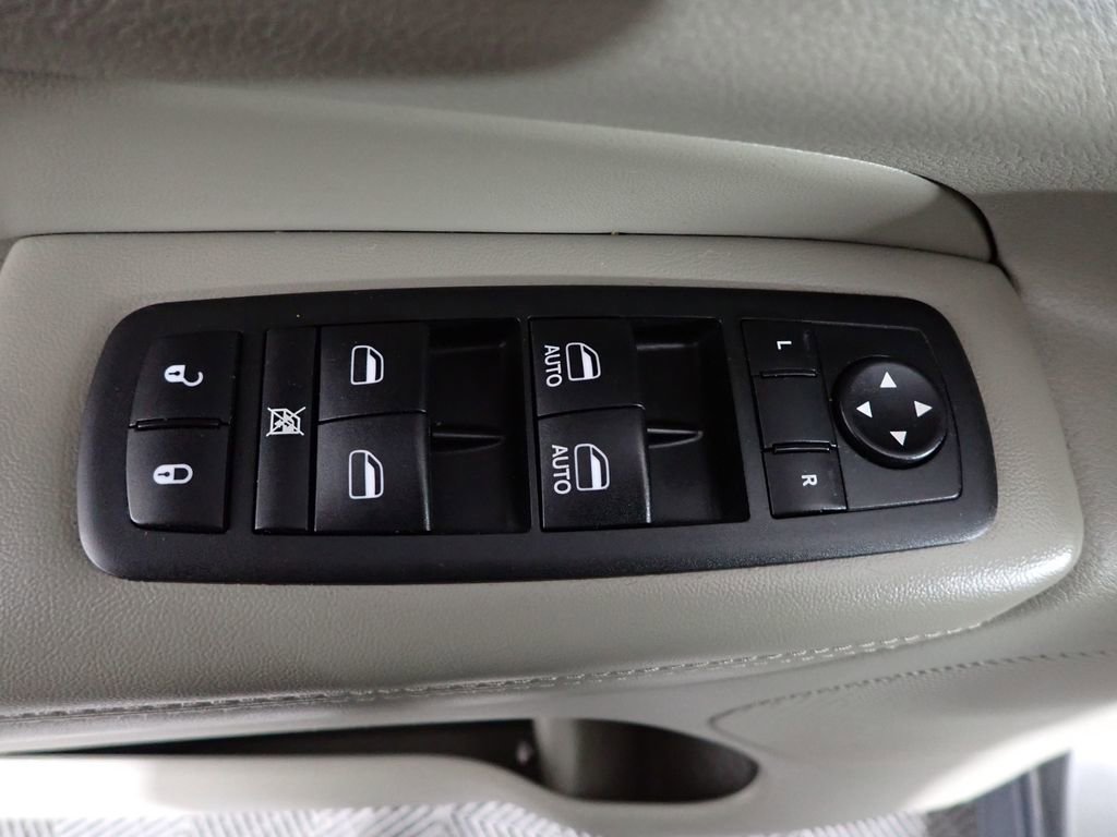 Used 2012 Jeep Grand Cherokee Laredo image 24