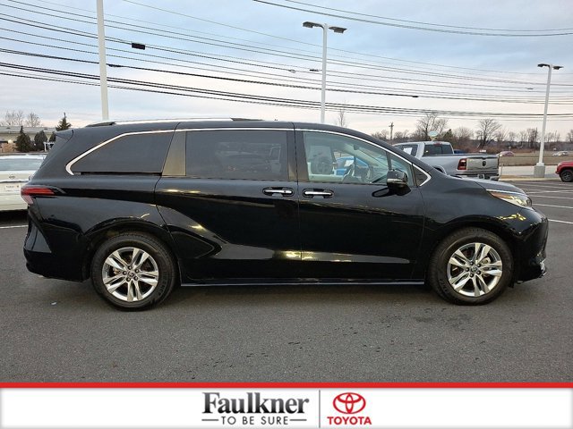 Certified 2023 Toyota Sienna Limited image 7