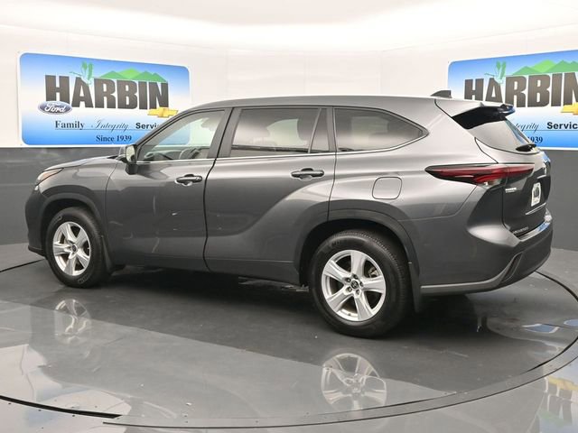 Used 2024 Toyota Highlander LE image 3