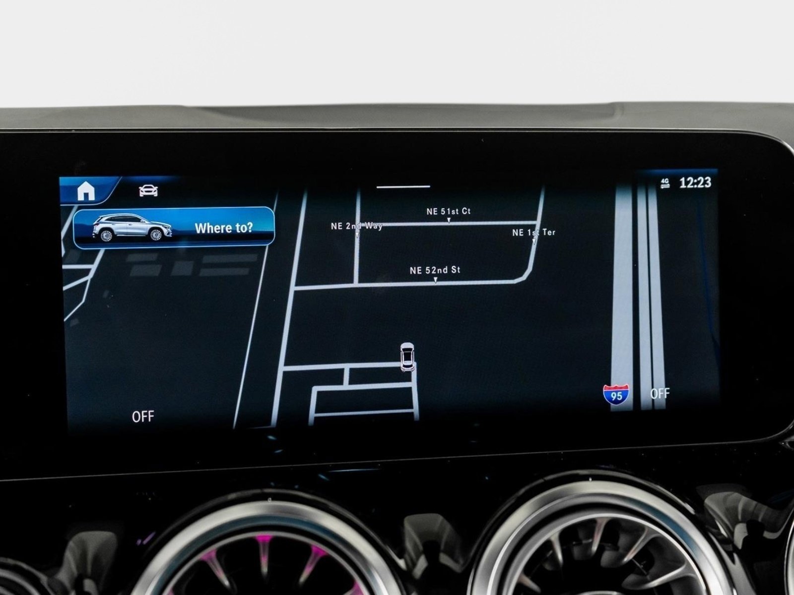 Used 2024 Mercedes-Benz GLA 35 AMG 4MATIC image 38