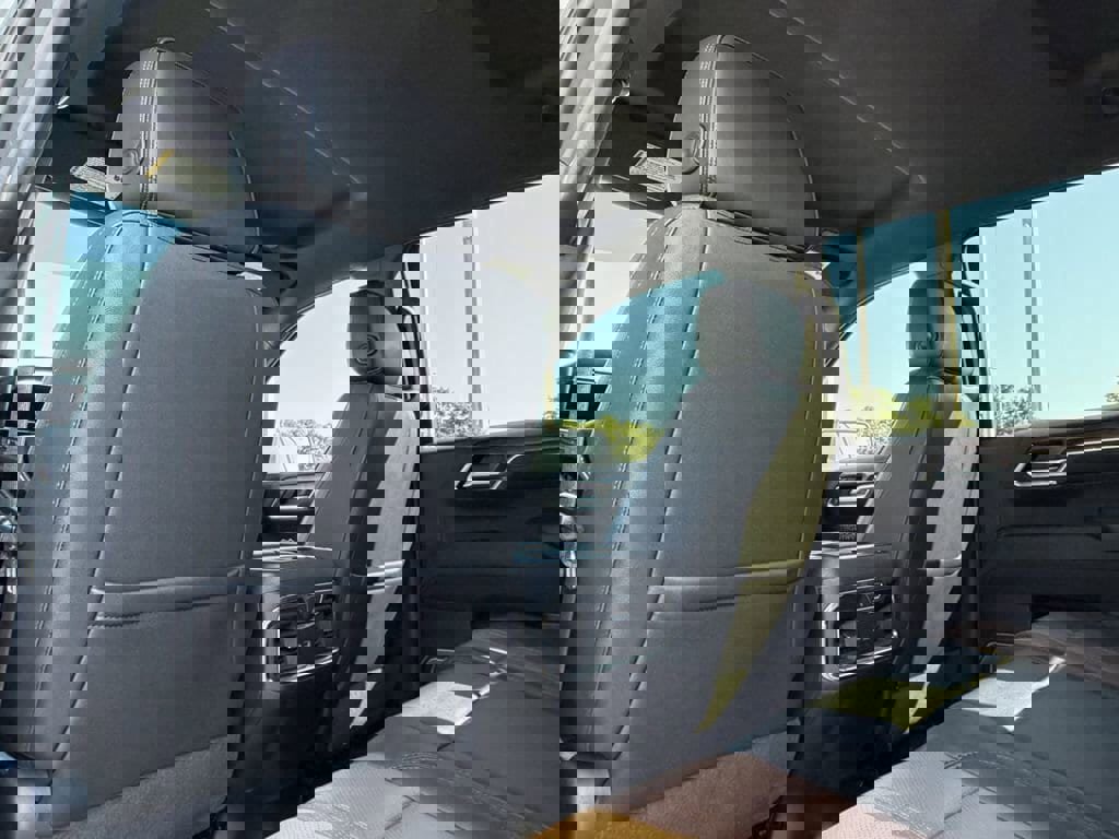 Certified 2023 Chevrolet Silverado 1500 High Country w/ Technology Package image 16