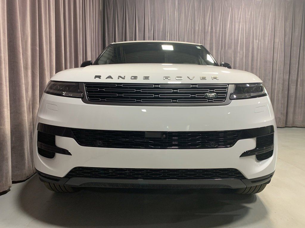 Used 2025 Land Rover Range Rover Sport image 2