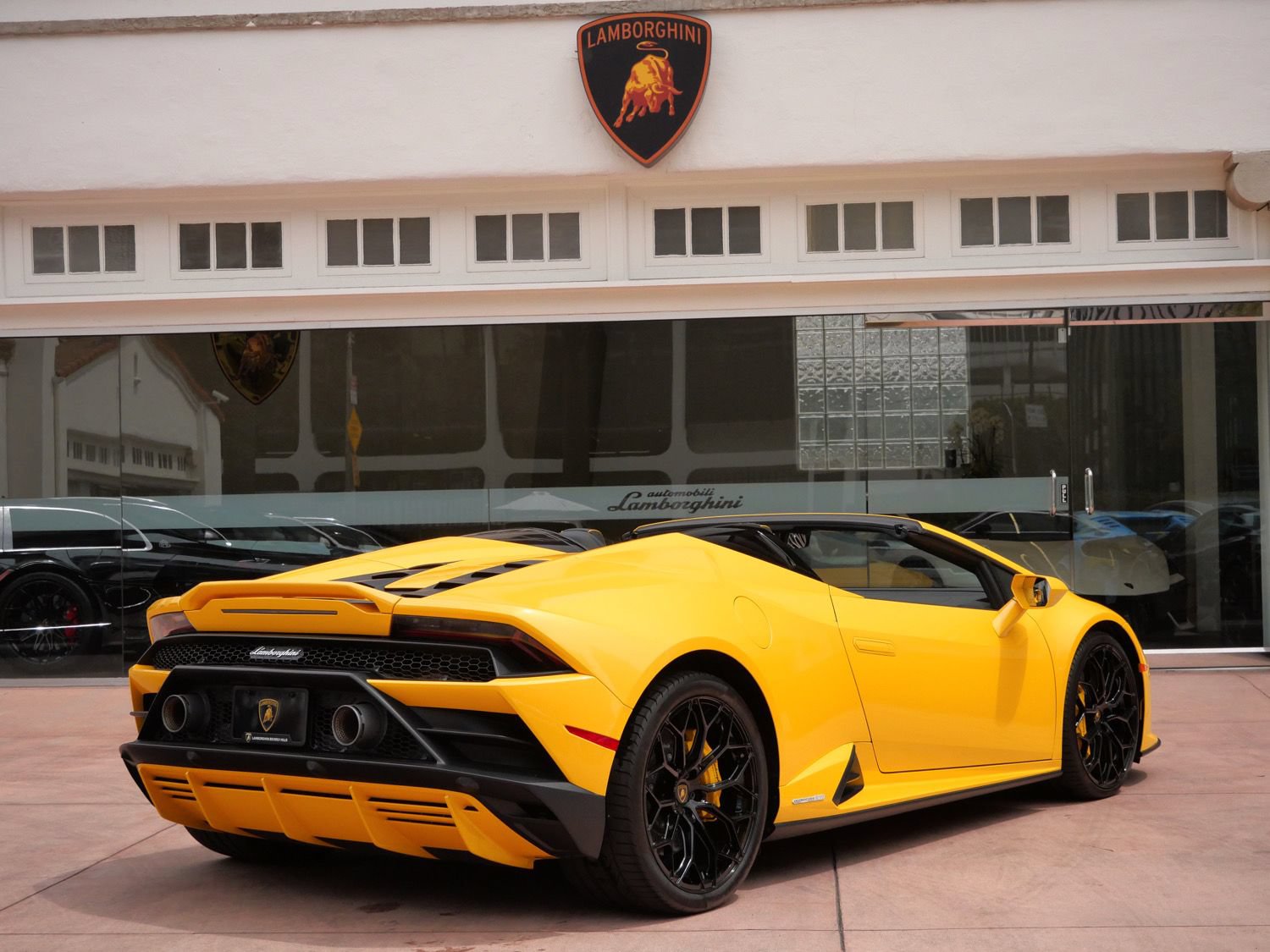 Used 2024 Lamborghini Huracan EVO AWD/4WD image 3