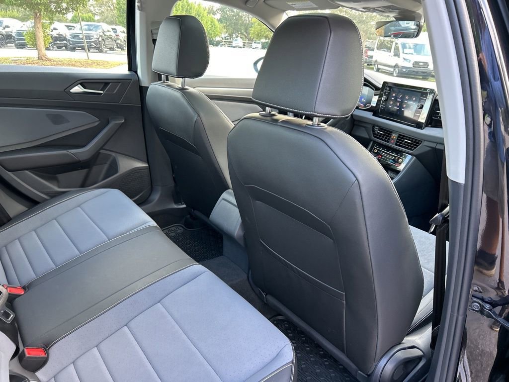 Used 2025 Volkswagen Jetta SE w/ Sunroof Package image 48