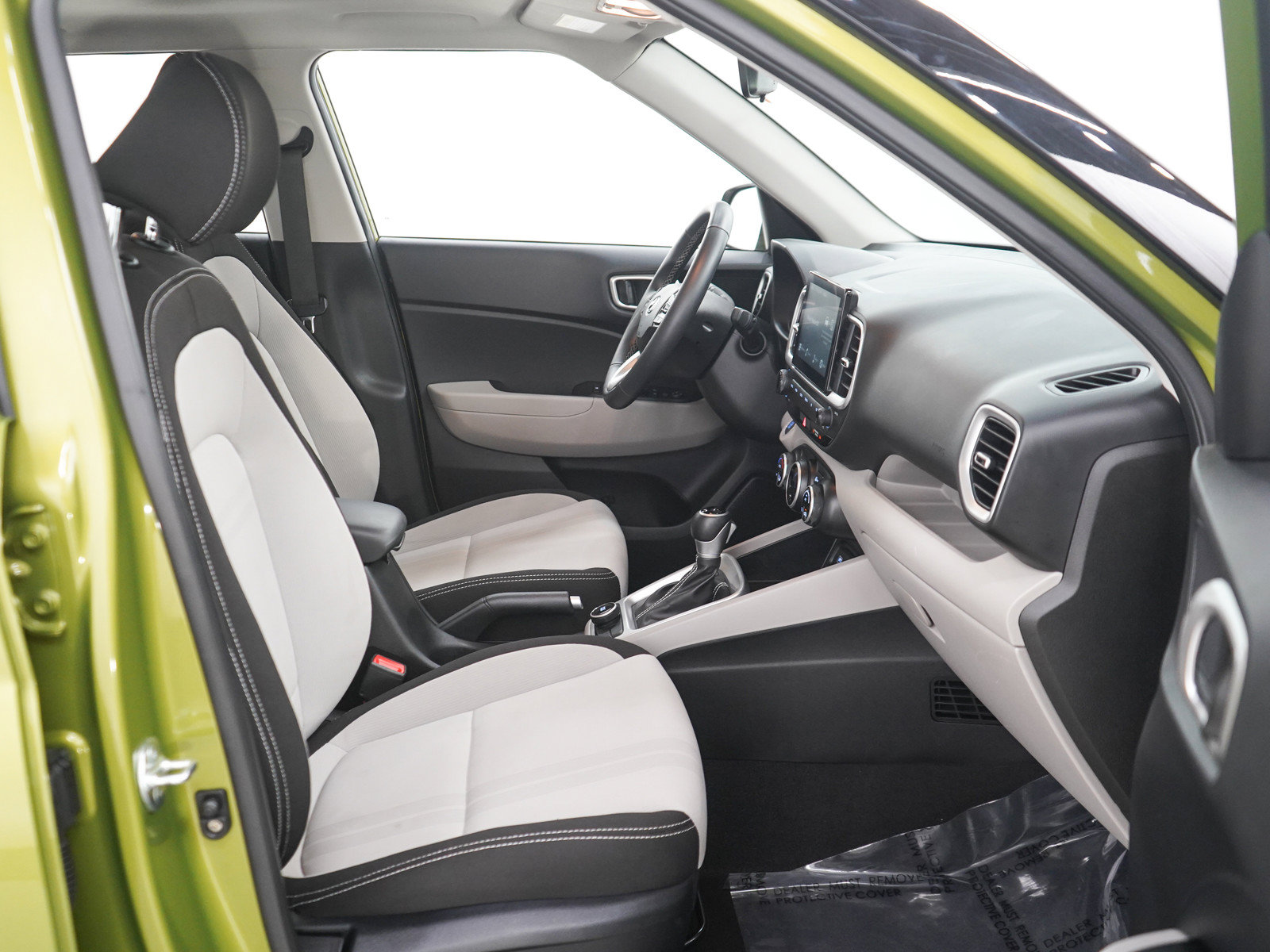 Used 2024 Hyundai Venue SEL FWD image 11