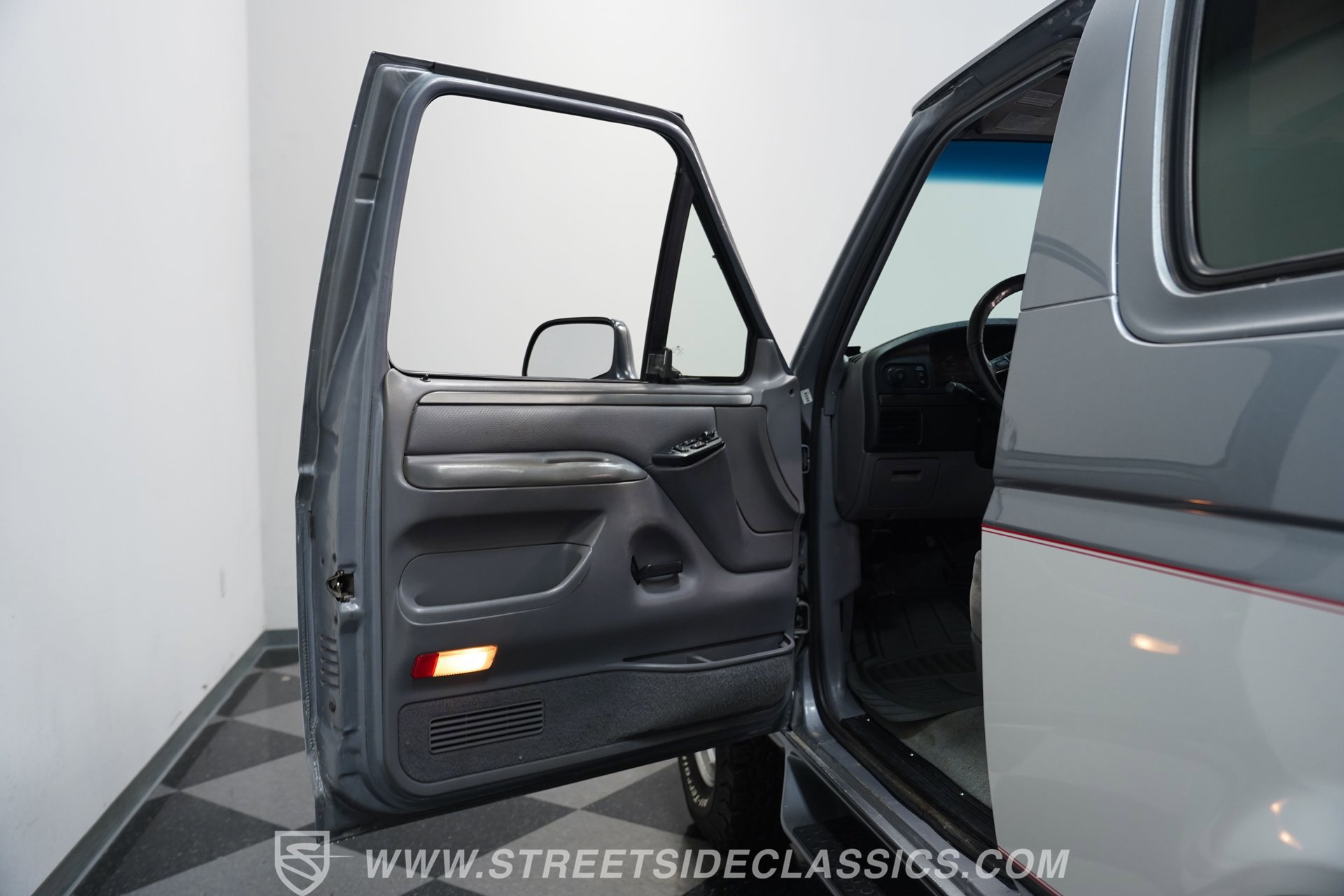 Used 1995 Ford Bronco XLT image 33