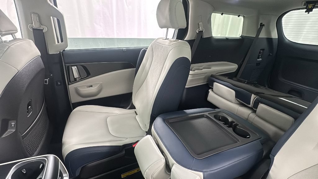 New 2026 Kia Carnival SX w/ SX Dark Edition Package FWD image 14