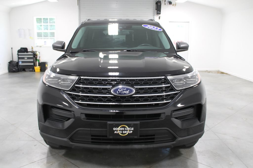Used 2023 Ford Explorer XLT AWD/4WD image 3