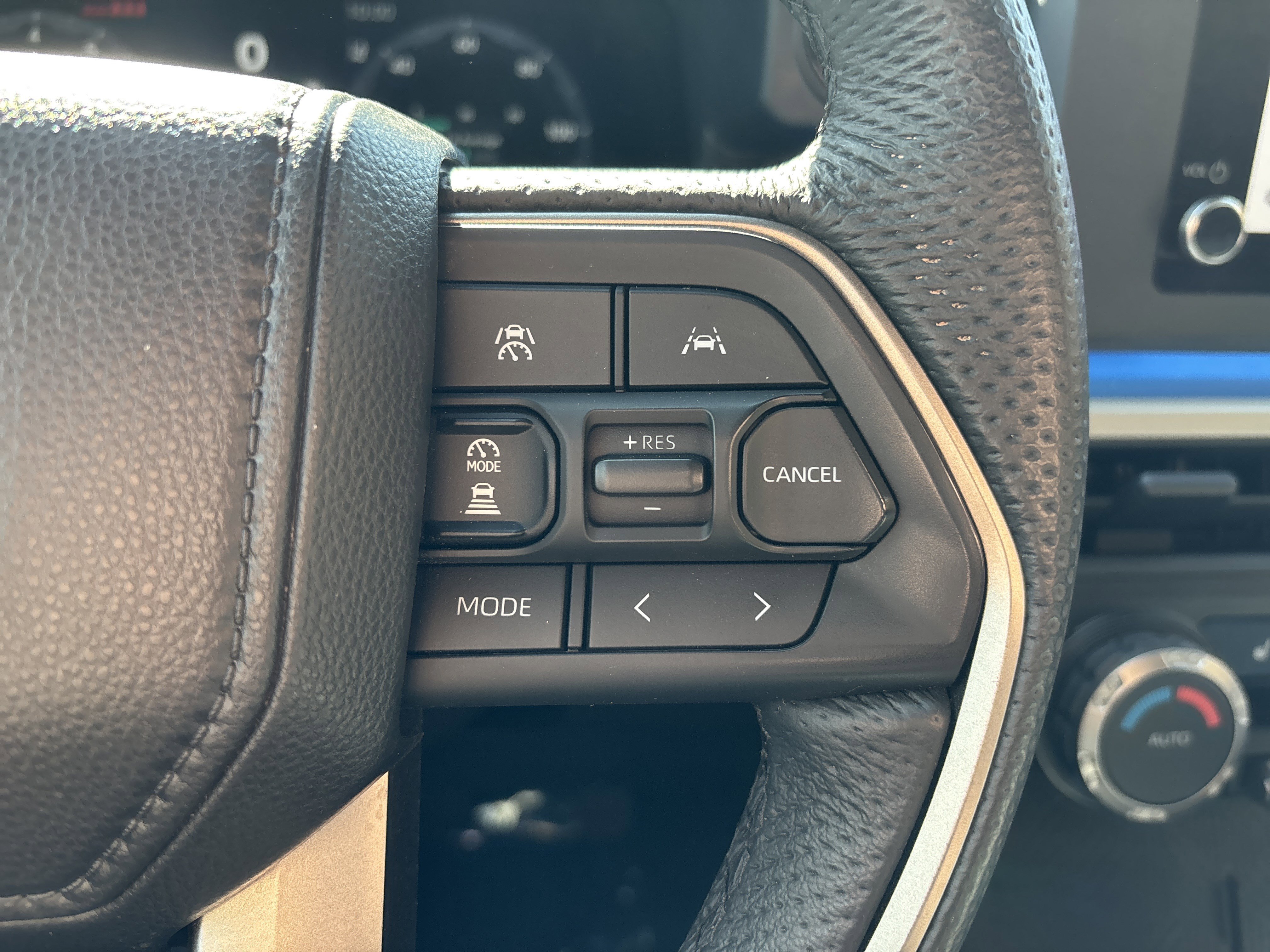 Certified 2025 Toyota Tacoma TRD Off-Road AWD/4WD image 19