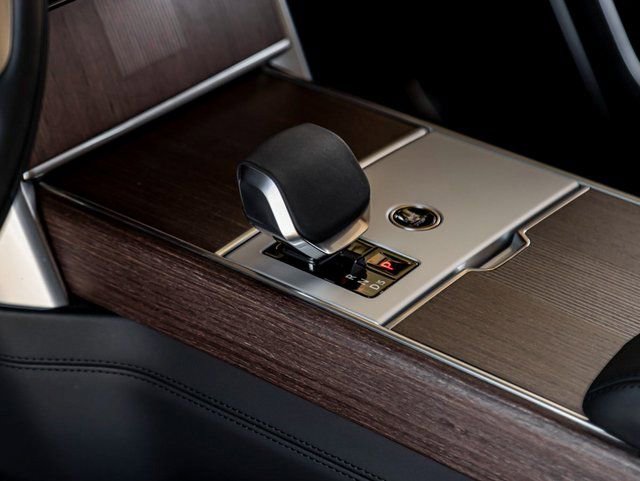 Used 2025 Land Rover Range Rover Autobiography image 19